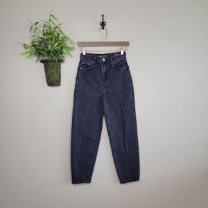 Aritzia Denim Forum The Gia High Rise Carrot Jeans Faded Black Tapered Mom 23